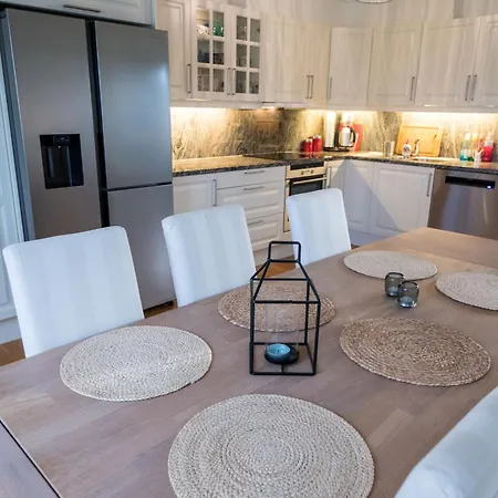 Spacious House, Close To Granasen Arena! 4 Beds, 2 Bathrooms, Free Parking Casa vacanze Trondheim