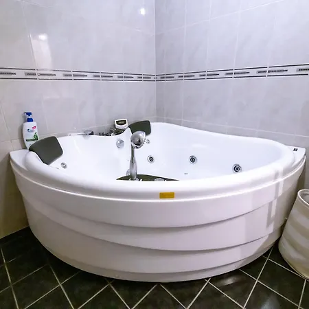 Spacious House, Close To Granasen Arena! 4 Beds, 2 Bathrooms, Free Parking