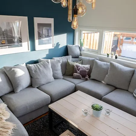 Spacious House, Close To Granasen Arena! 4 Beds, 2 Bathrooms, Free Parking *