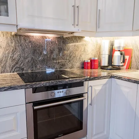 Spacious House, Close To Granasen Arena! 4 Beds, 2 Bathrooms, Free Parking Casa vacanze