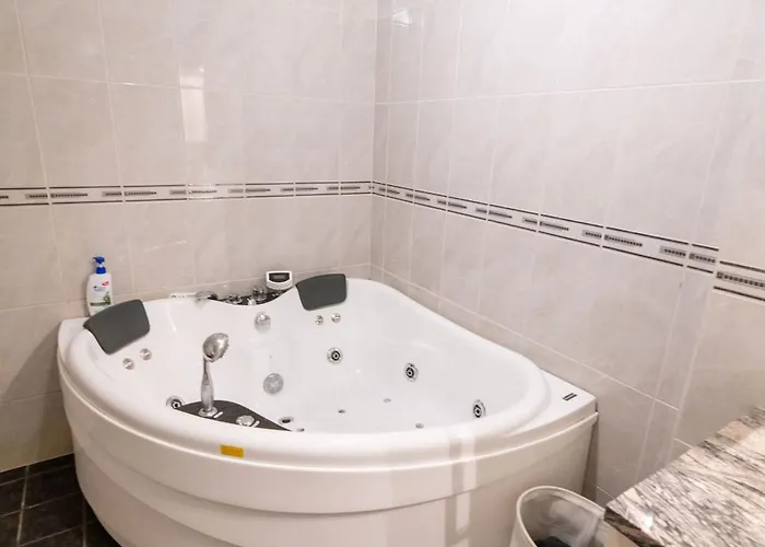 Spacious House, Close To Granasen Arena! 4 Beds, 2 Bathrooms, Free Parking Feriehus *