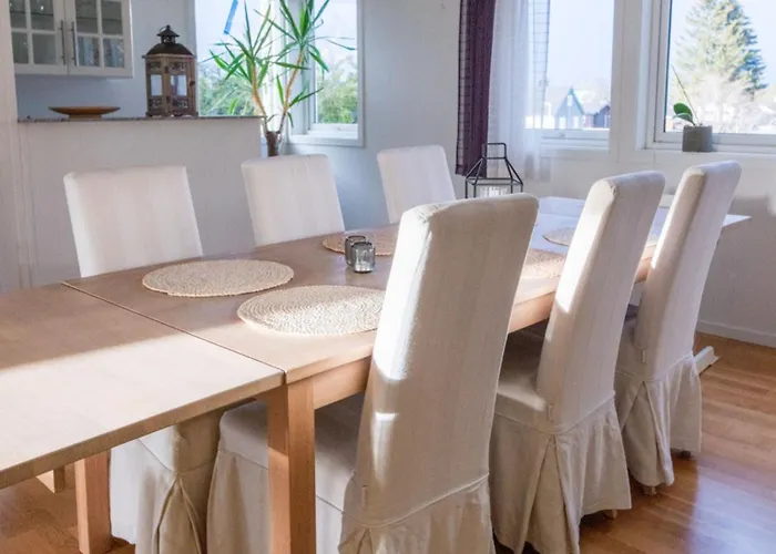 Feriehus Spacious House, Close To Granasen Arena! 4 Beds, 2 Bathrooms, Free Parking *