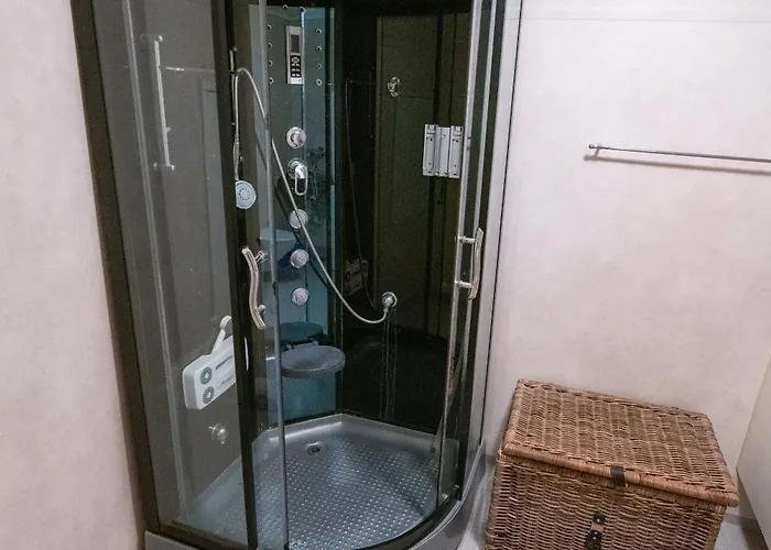 Spacious House, Close To Granasen Arena! 4 Beds, 2 Bathrooms, Free Parking *