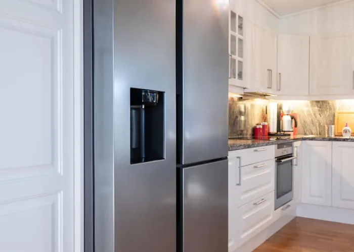 Spacious House, Close To Granasen Arena! 4 Beds, 2 Bathrooms, Free Parking *