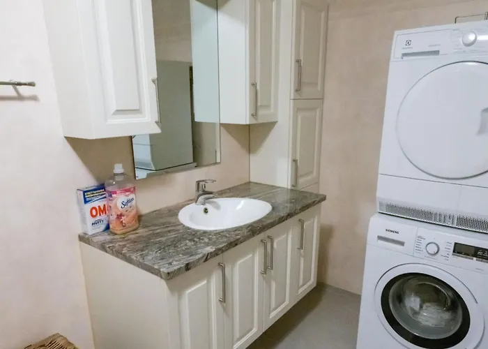 Spacious House, Close To Granasen Arena! 4 Beds, 2 Bathrooms, Free Parking Feriehus *