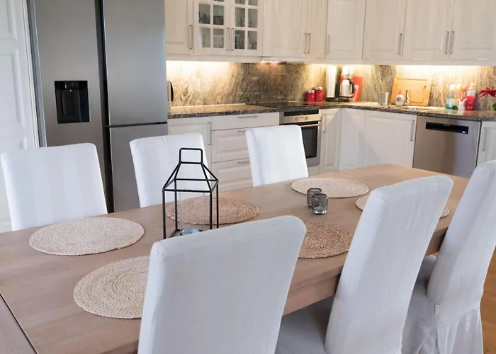 Feriehus Spacious House, Close To Granasen Arena! 4 Beds, 2 Bathrooms, Free Parking *