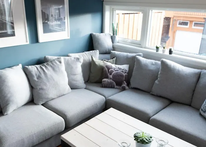 Feriehus Spacious House, Close To Granasen Arena! 4 Beds, 2 Bathrooms, Free Parking *