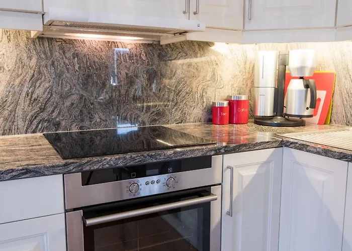 Spacious House, Close To Granasen Arena! 4 Beds, 2 Bathrooms, Free Parking Feriehus