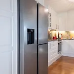 Spacious House, Close To Granasen Arena! 4 Beds, 2 Bathrooms, Free Parking *