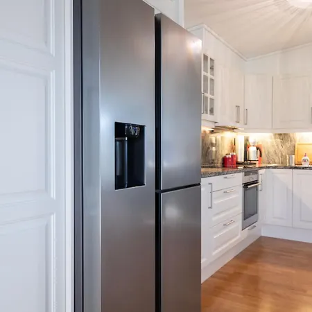 Spacious House, Close To Granasen Arena! 4 Beds, 2 Bathrooms, Free Parking *