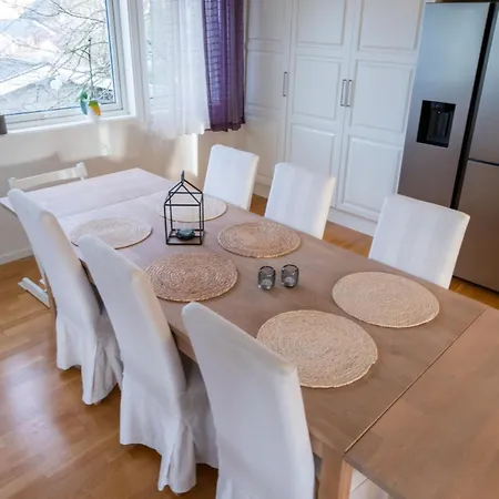 Spacious House, Close To Granasen Arena! 4 Beds, 2 Bathrooms, Free Parking Trondheim
