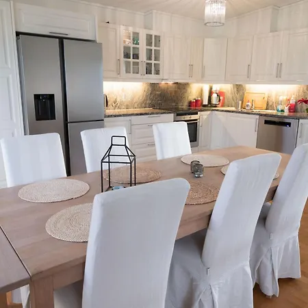 Prázdninový dům Spacious House, Close To Granasen Arena! 4 Beds, 2 Bathrooms, Free Parking *